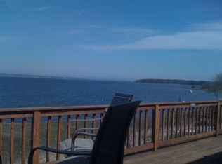 25 Neptune St, Warwick, RI 02818