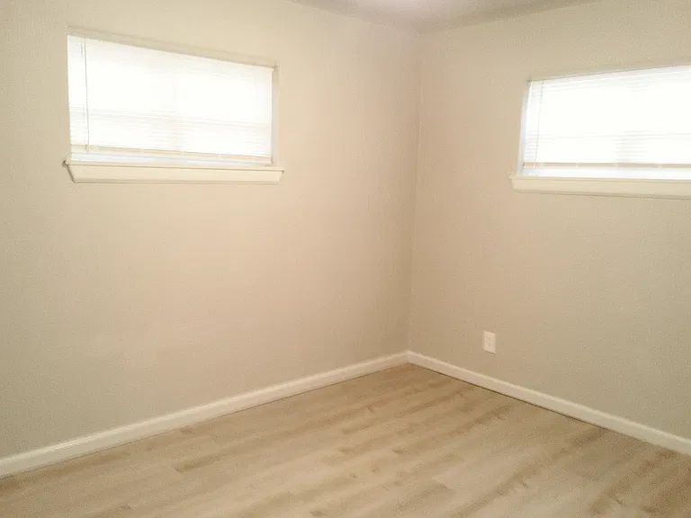 7106 Sears Ter — Photo 8