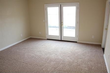 3rd image of 345 Roosevelt Ave