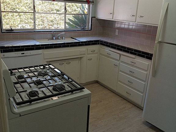 5th image of 8415 Lemon Ave