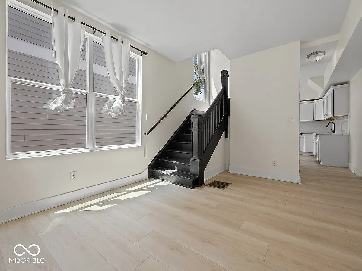 3 bed, $1,895 — Photo 3