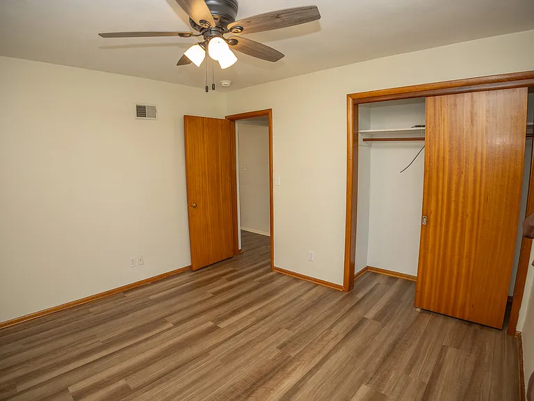 2401 Willow Dr — Photo 14