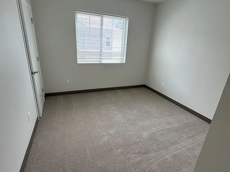 1925 N Redding Ave #B14 — Photo 7