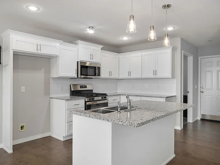 2414 E Mission St — Photo 10