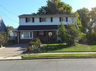 826 Jennetty Ct, Perth Amboy, NJ 08861
