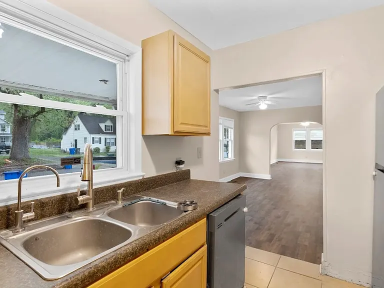 6261 Alexander St — Photo 7