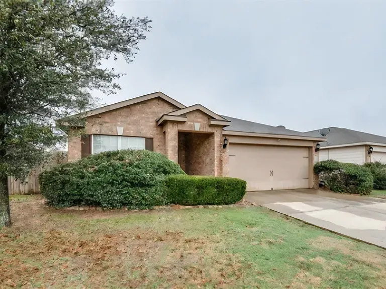 701 Lazy Crest Dr — Photo 2
