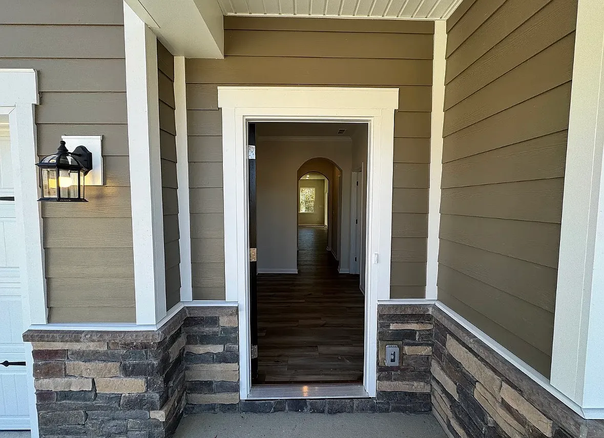 5 bed, 2824 sqft, $2,850 — Photo 4