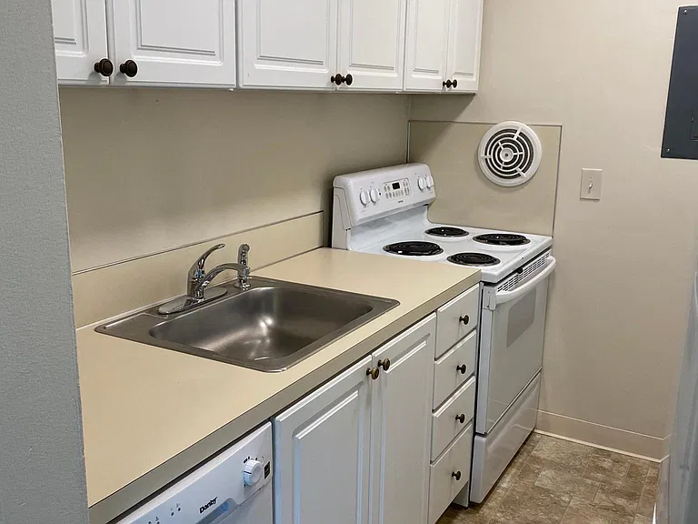 400 W Roy St #104 — Photo 7