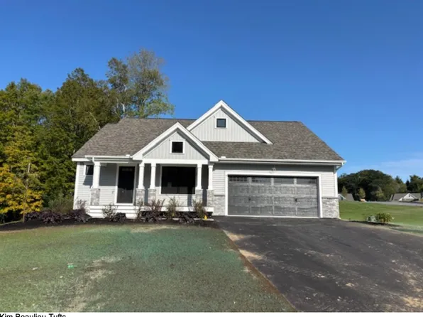 7 Edgewater Circle #16, Brentwood, NH 03833