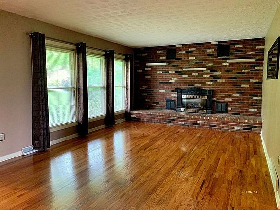 4th image of 8108 Rolling Hills Dr