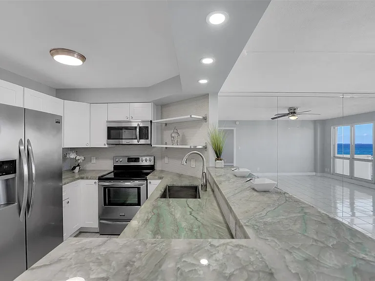 133 N Pompano Beach Blvd #806 — Photo 9
