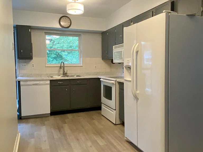 9313 Michael Edward Dr — Photo 11