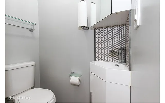 Rented by Douglas Elliman | media 20