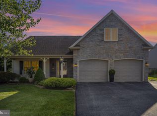 1076 Cambridge Dr, Manheim, PA 17545