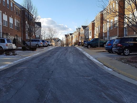 5th image of 45812 Mountain Pine Sq