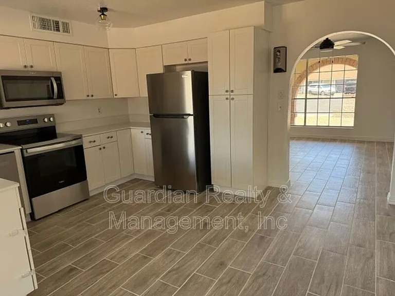 20826 N 16th Dr — Photo 3