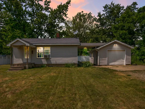 209 Adrian Rd, Jonesville, MI 49250