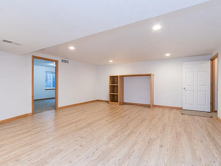 6708 Sage Ave — Photo 12