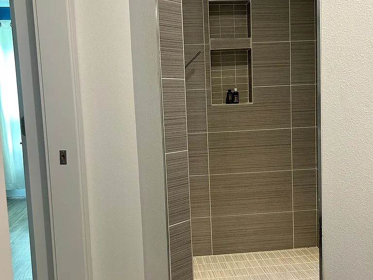 306 Regina Ave S #1 — Photo 13