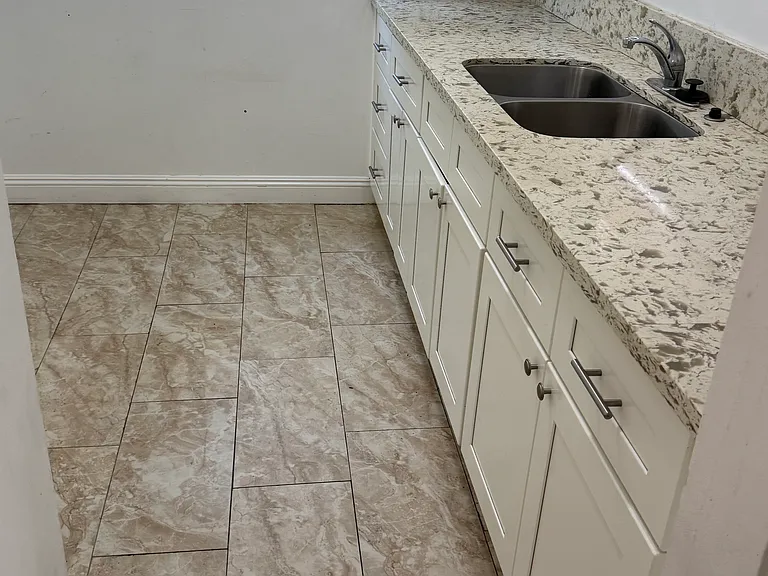 131 S Manhattan Pl #23 — Photo 5