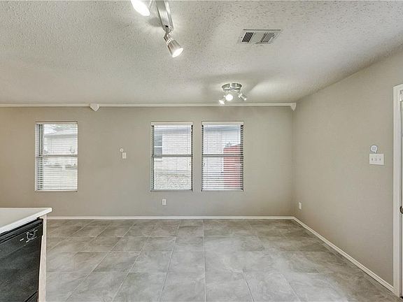 5th image of 5428 Camarillo Dr