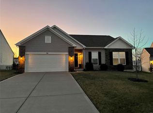 566 Crystal Stream Dr, Wentzville, MO 63385