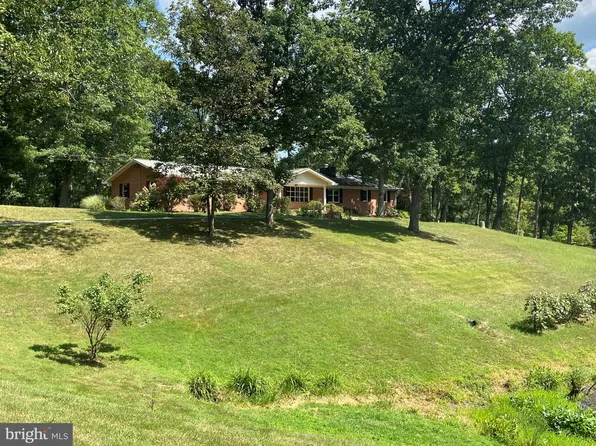 9712 Hedgesville Rd, Hedgesville, WV 25427