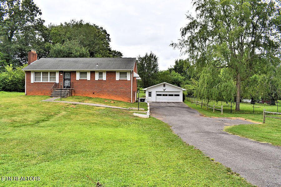 1st image of 608 Victor Dr