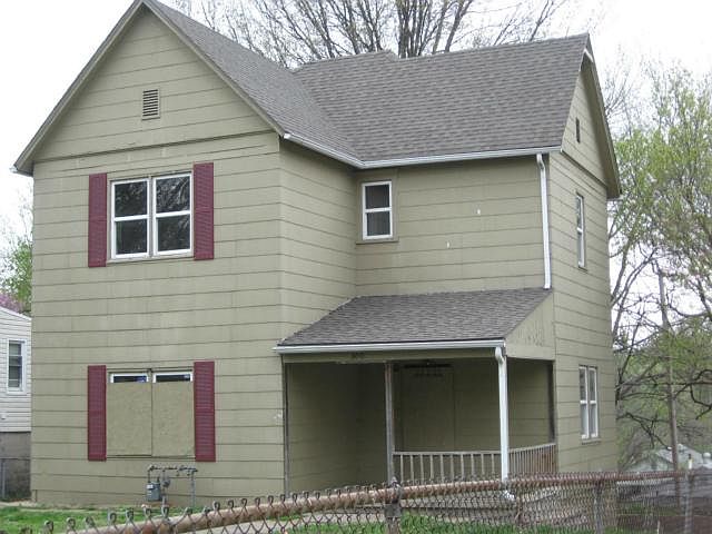 1st image of 300 Jackson Ave