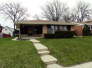 8711 W Grantosa Dr, Milwaukee, WI 53225