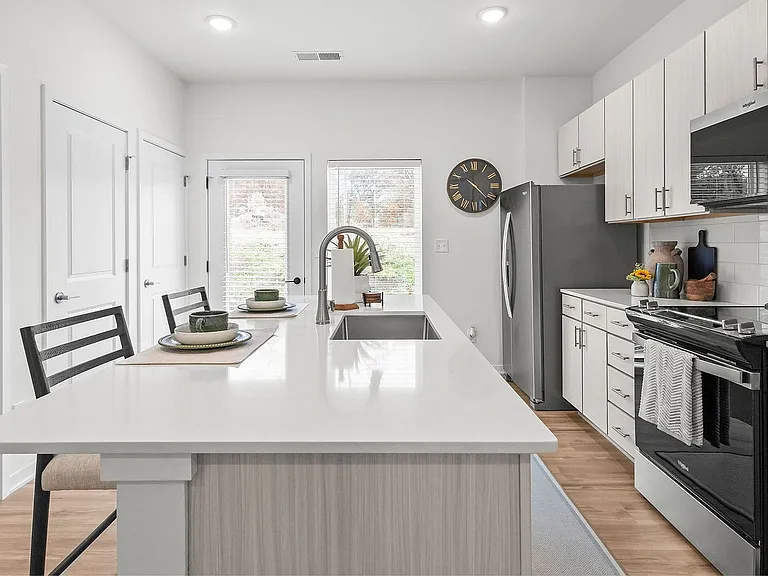 LEO at Bristol - Single Family Rental Homes — Photo 18