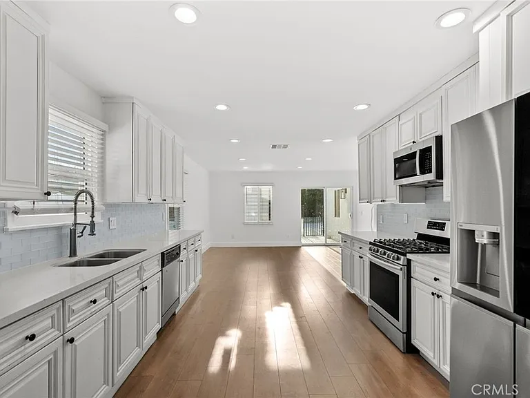 5937 Ranchito Ave — Photo 11