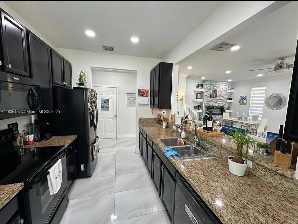 3 bed, 1672 sqft, $3,250 — Photo 3