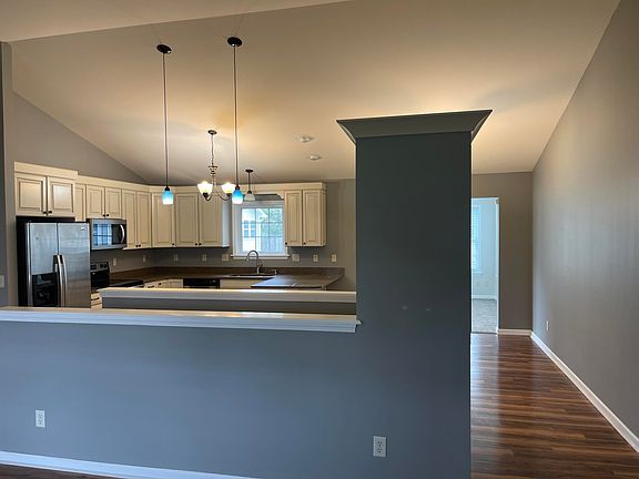 3rd image of 113 Beacon Ridge Dr