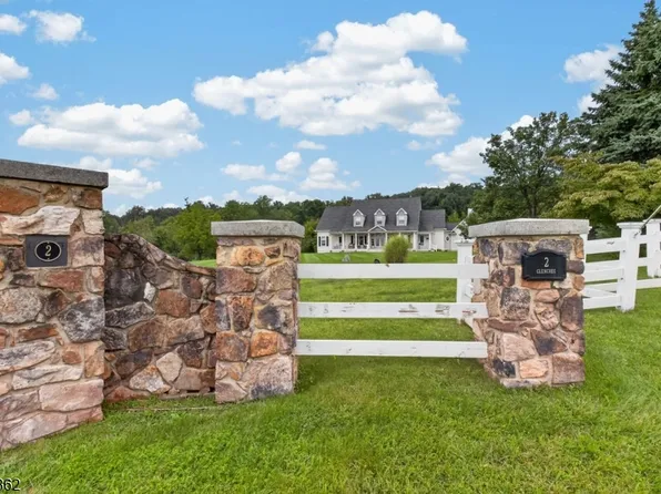 2 Glencree Ln, Clinton Twp., NJ 08833