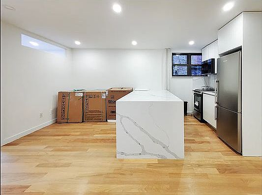 3rd image of 171 Mulberry St APT 3B