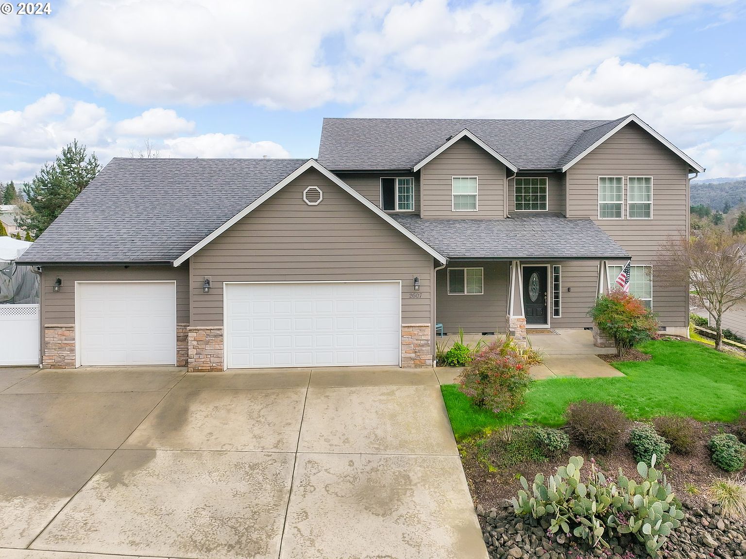 2607 NW Loma Vista Dr, Roseburg, OR 97471 | Zillow