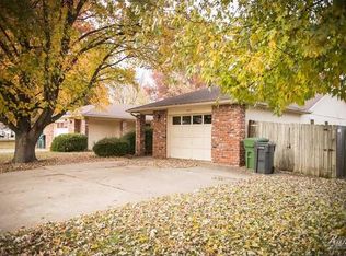 911 Turtle Creek Dr, Rogers, AR 72756