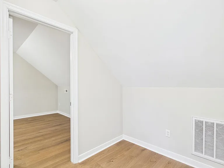 2313 National St — Photo 33