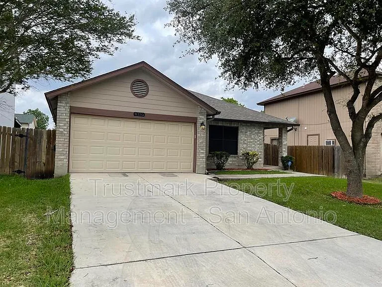 8335 Bent Meadow Dr — Photo 2