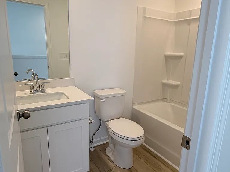 Upstair full bath