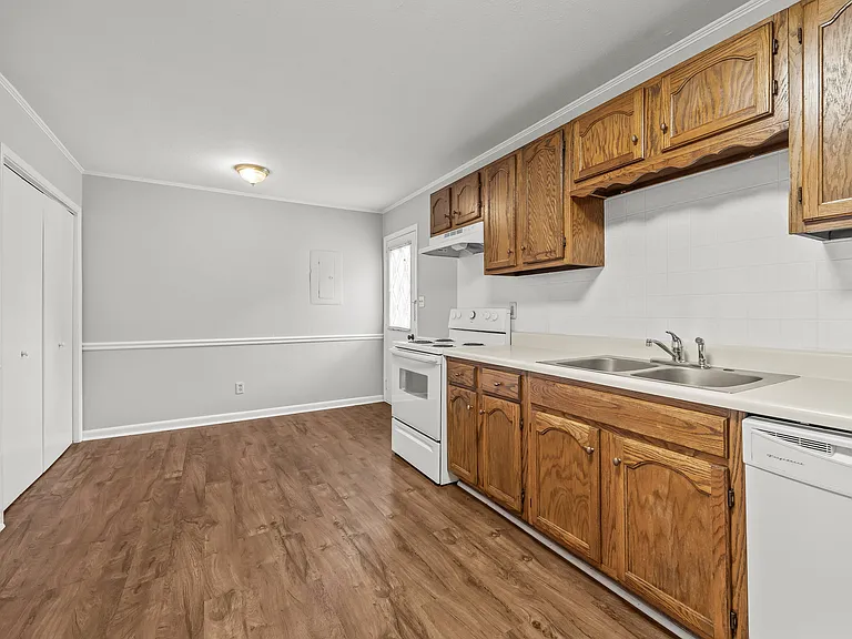 1791 Lee Ave — Photo 9