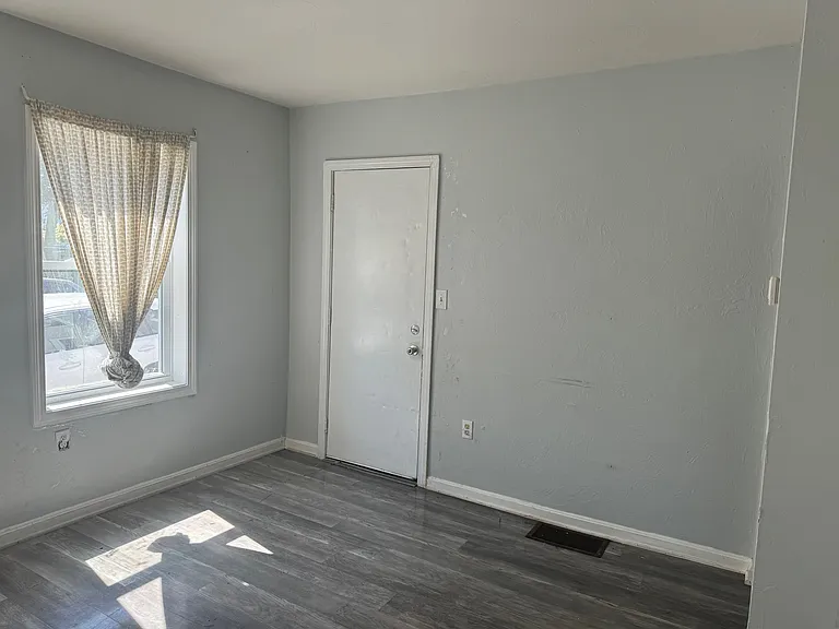 26 Lafayette St #2R — Photo 4