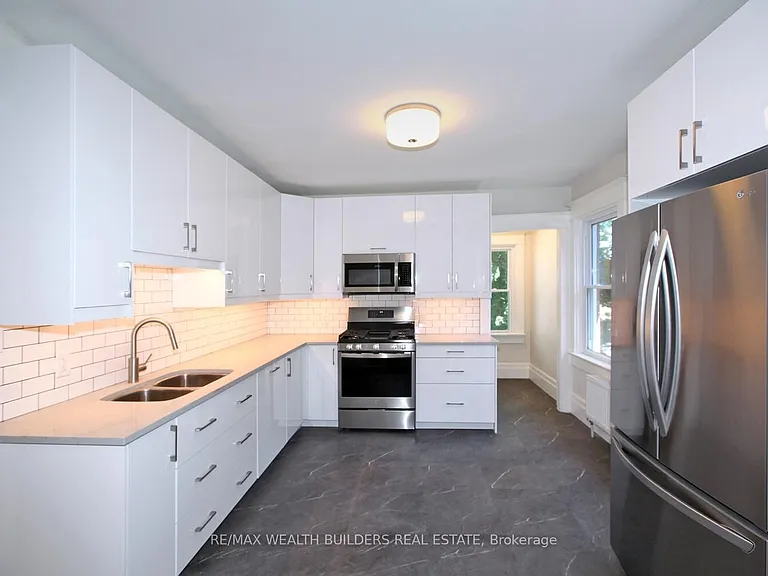 163 Parkside Dr #B — Photo 4