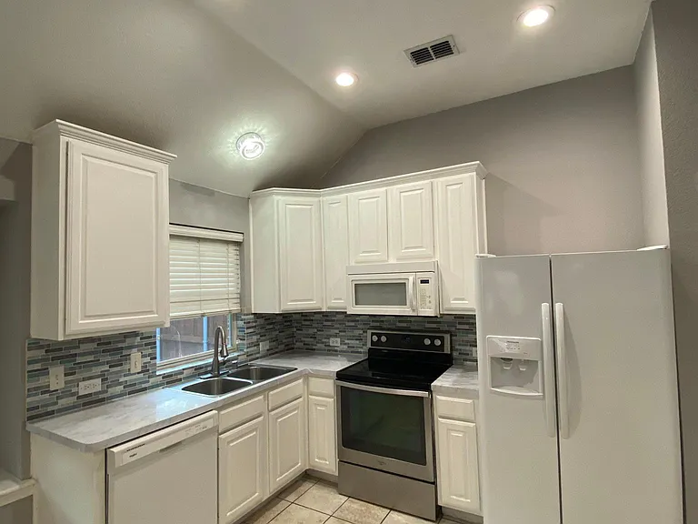 1720 Hackberry Branch Dr — Photo 10