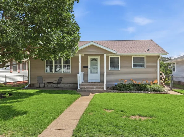620 3rd Ave, Camanche, IA 52730