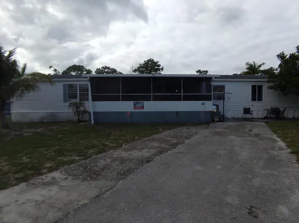 89 S Stuart Circle, Greenacres, FL 33463