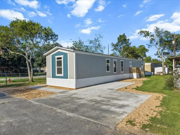 107 Bonita Ln, Dickinson, TX 77539