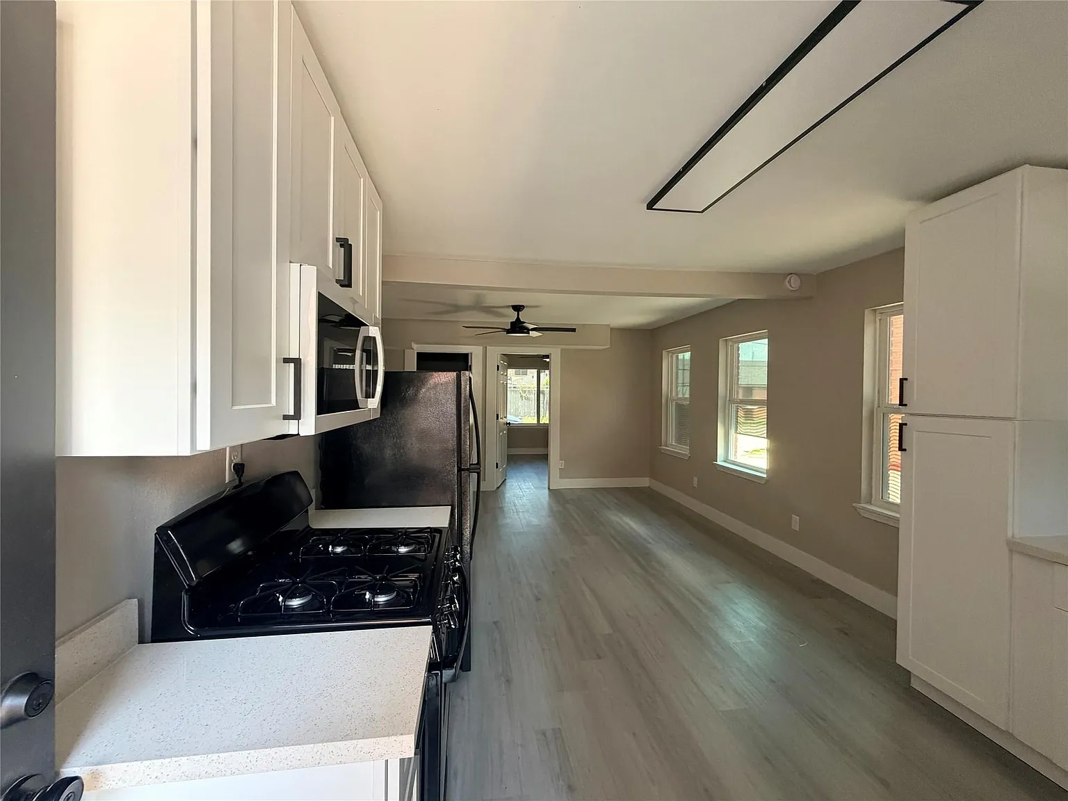 2 bed, 1.5 bath, 520 sqft, $1,299 — Photo 3